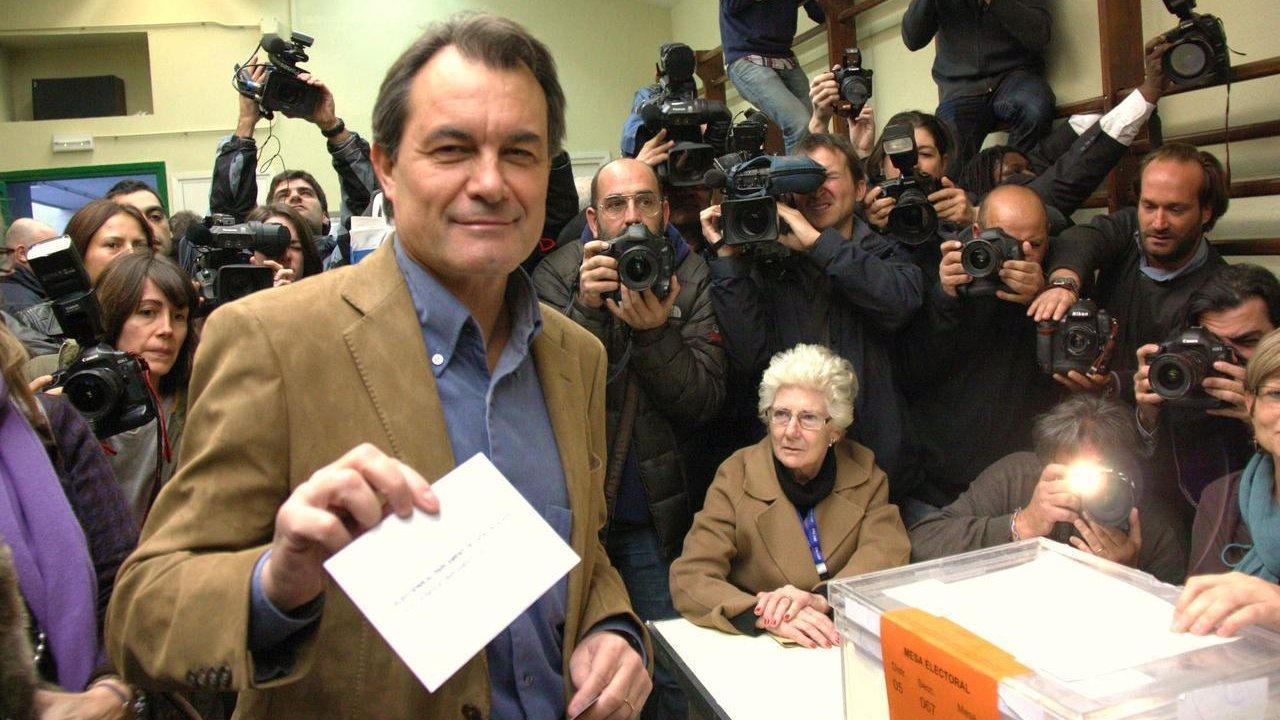 Artur Mas vota en unas elecciones.