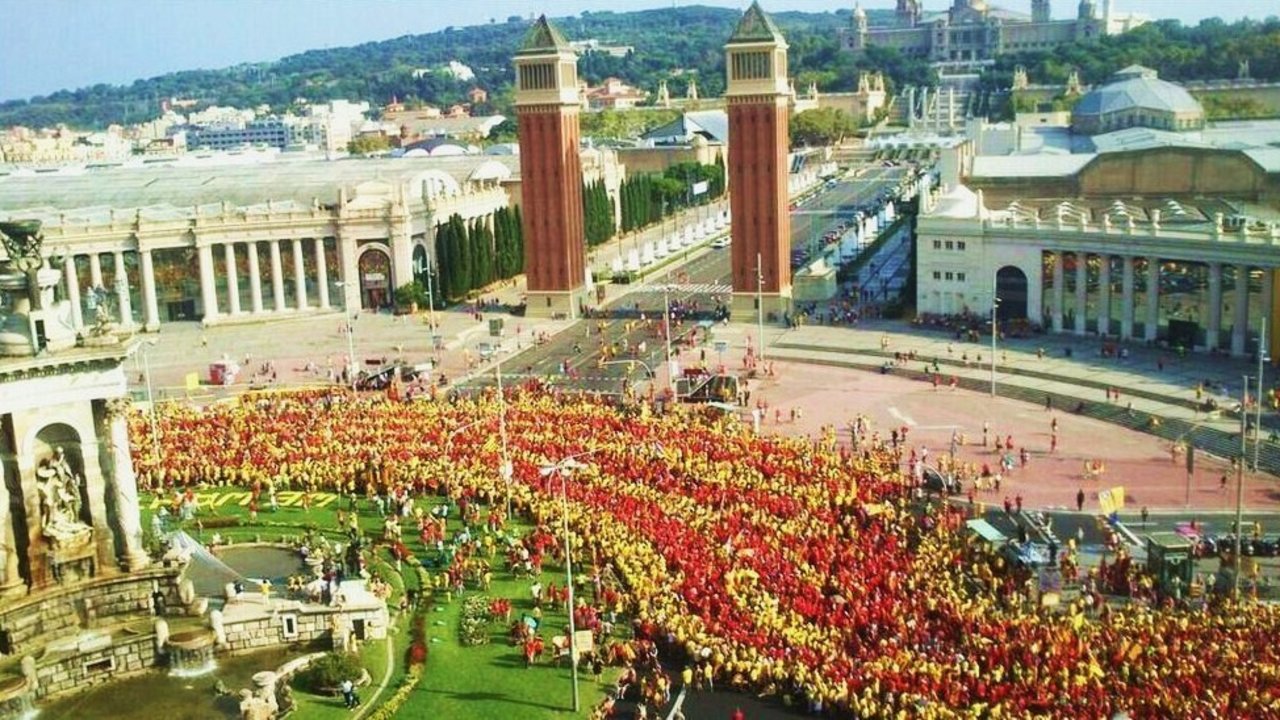 Tramo de la V soberanista por la Plaza de España de Barcelona.
