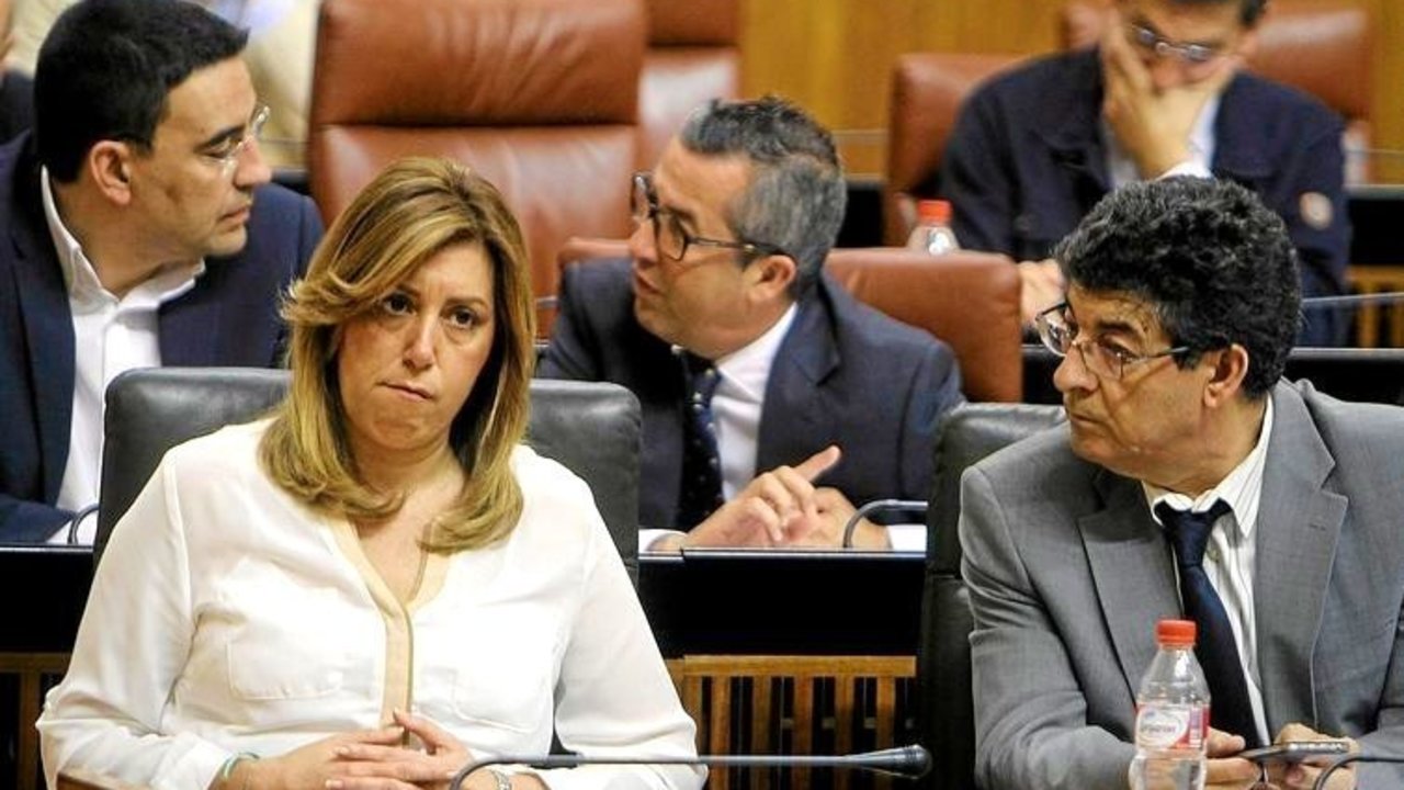 La presidenta andaluza, Susana Díaz, en el Parlamento regional con el vicepresidente Diego Valderas (IU).