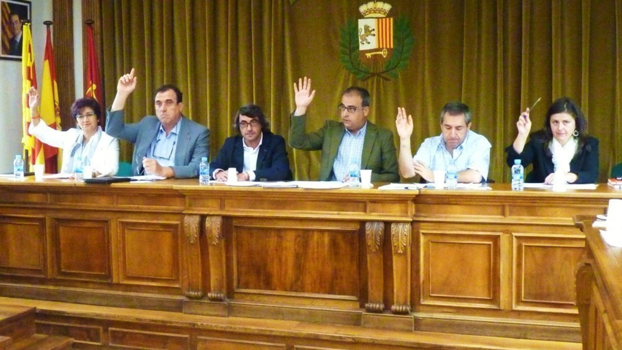Votación en el ayuntamiento de Viella sobre el referéndum independentista del 9 de noviembre.