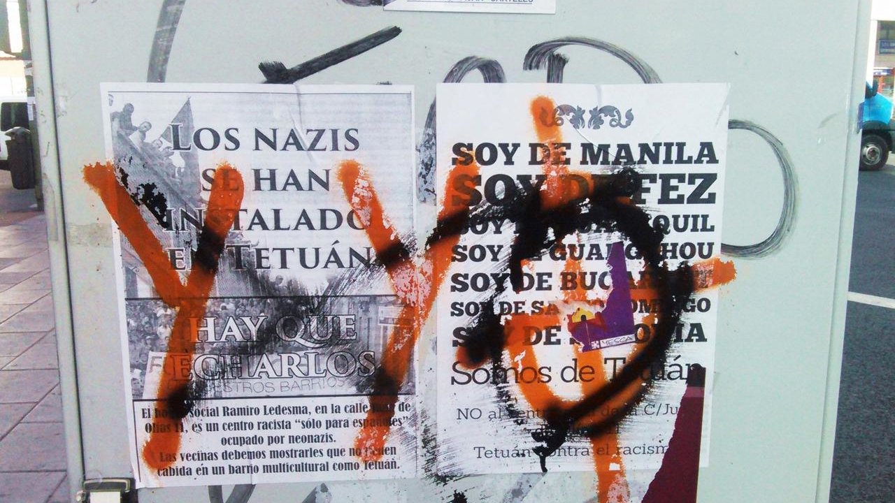 Pintadas en contra y a favor de los neonazis de Tetuán.