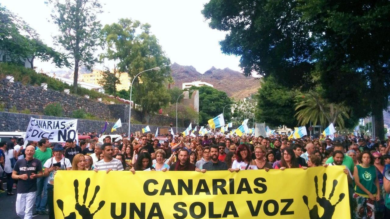 Manifestación en Canarias contra las prospecciones petrolíferas.