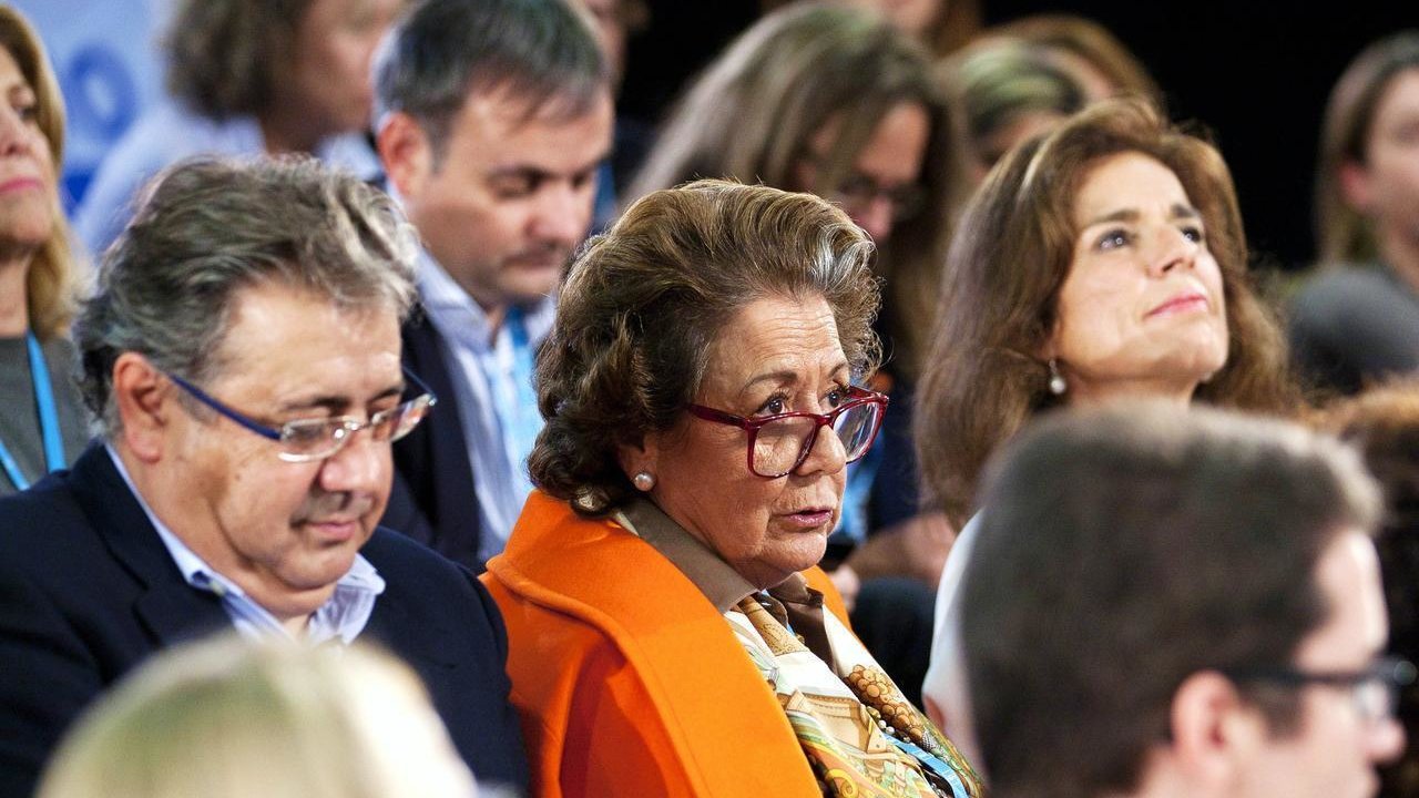 Los alcaldes Juan Ignacio Zoido (Sevilla), Rita Barberá (Valencia) y Ana Botella (Madrid).