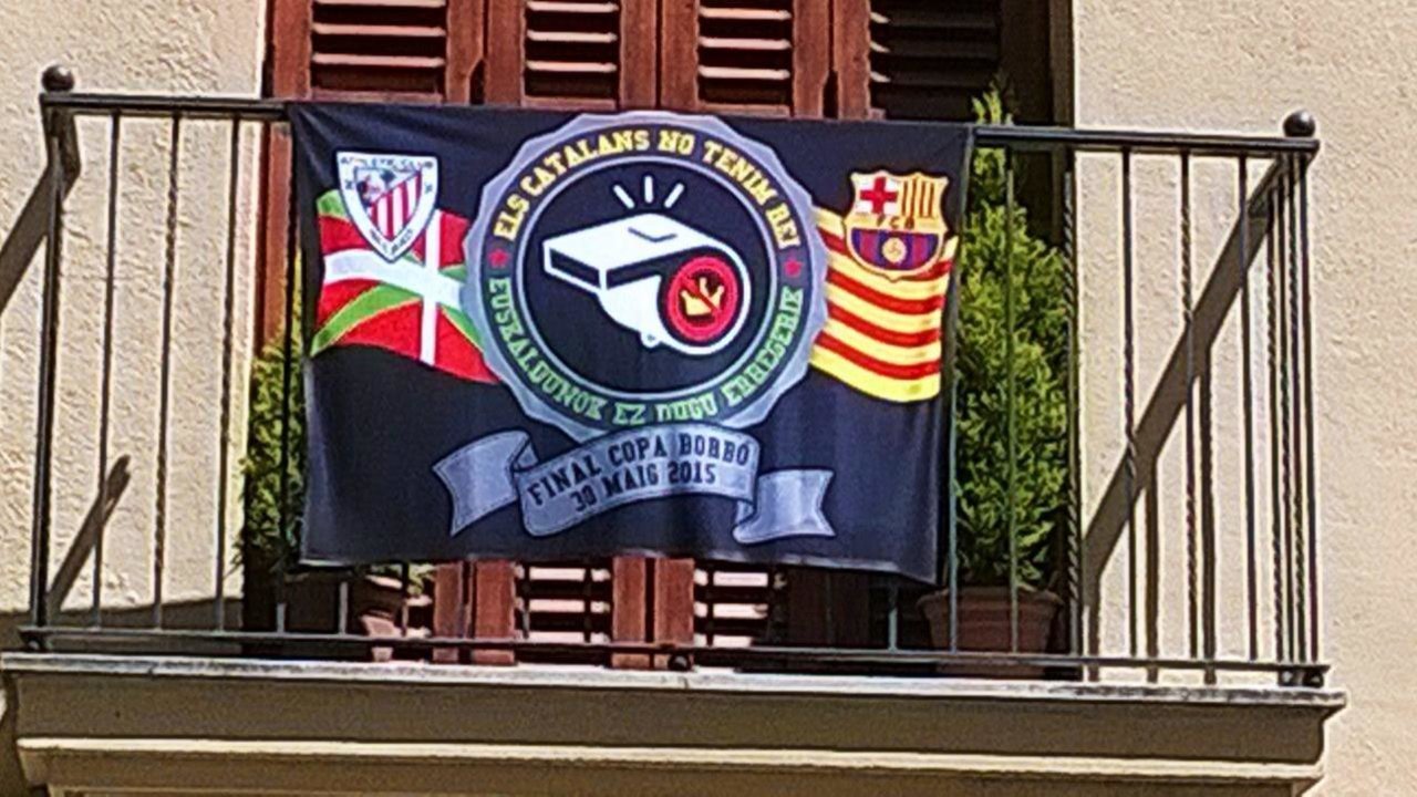 Pancarta por la final de la Copa del Rey en Argentona (Barcelona).