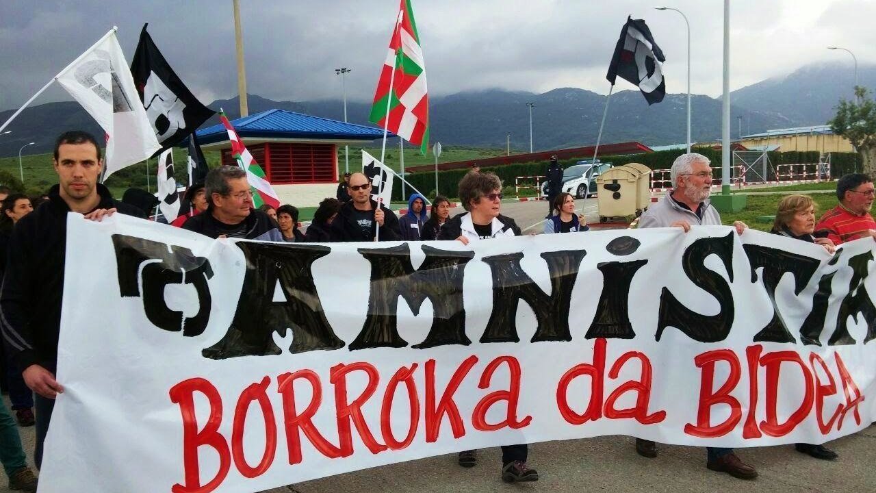 Manifestación de Amnistia eta Askatasuna junto a las cárcel de Puerto y Algeciras.
