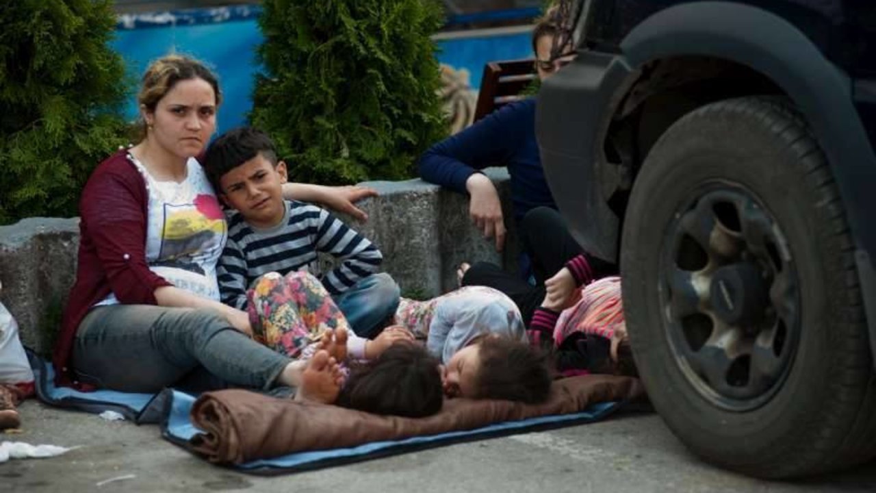 Refugiados que viajan de Macedonia a Serbia. (Fotografía: ACNUR)