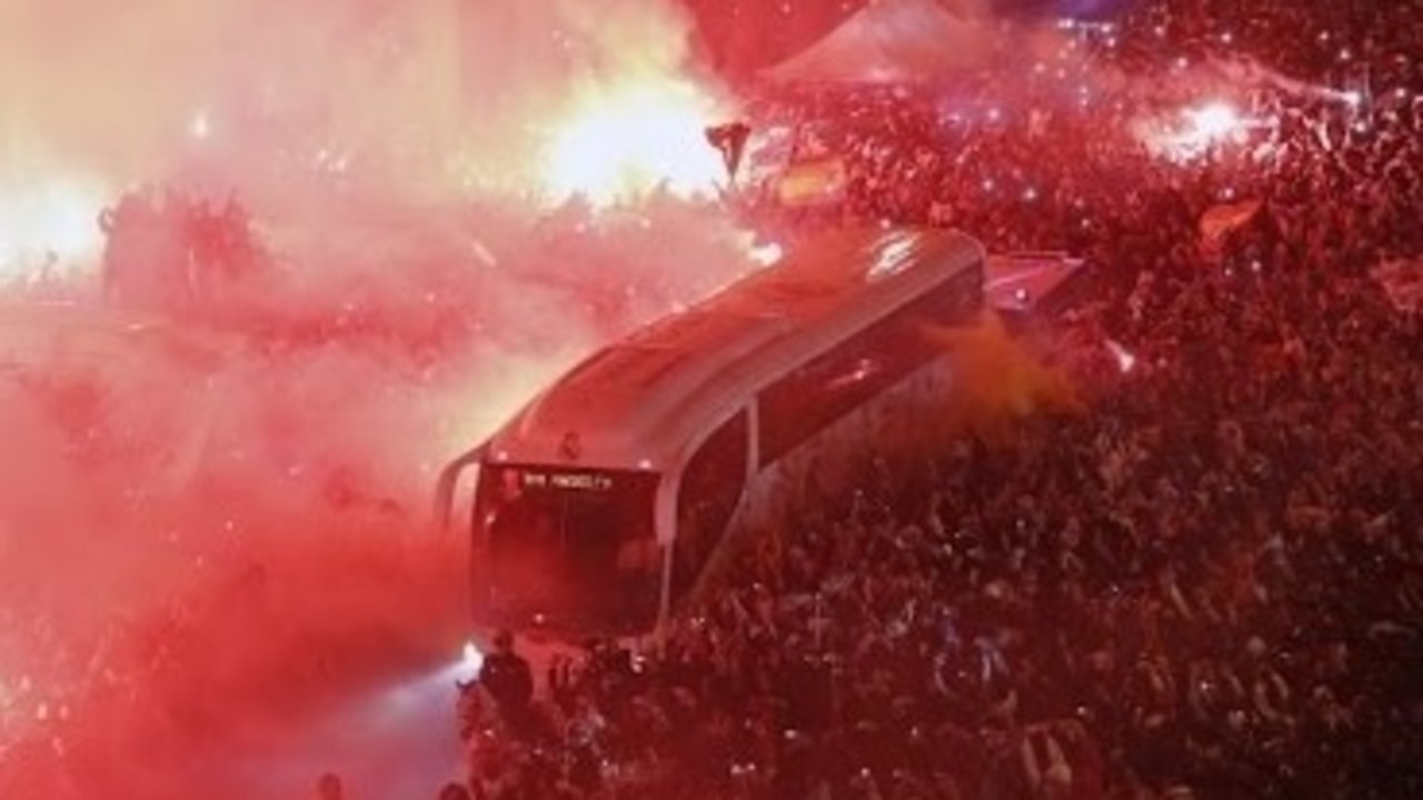 Recibimiento al autobús del Real Madrid.