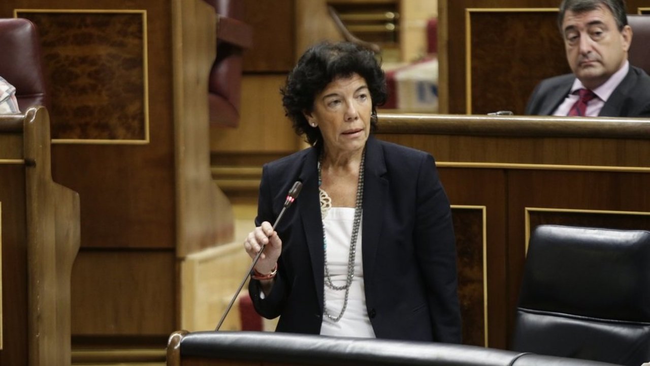 Isabel Celaá, ministra de Educación, en el Congreso de los Diputados.