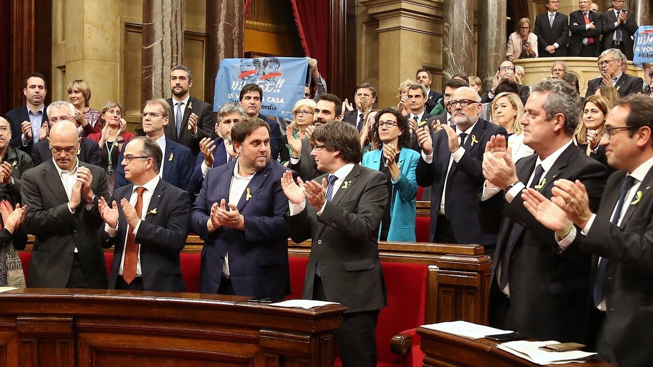 El Govern de Puigdemont, en la declaración de independencia en el Parlament de Cataluña.