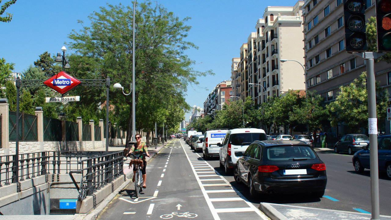 La plataforma &#34;Madrid Lo Vale&#34; centra su protesta en la inversión del carril bici de la calle Santa Engracia.