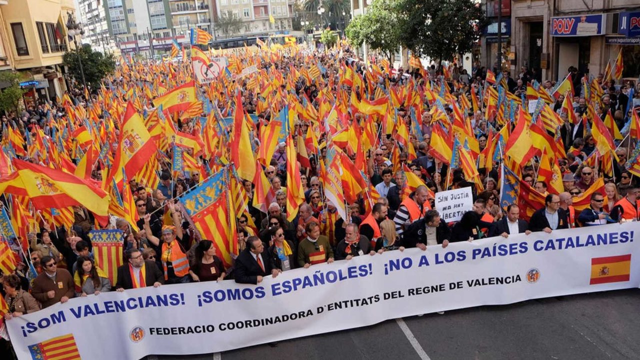 Manifestación en Valencia contra el nacionalismo catalán en 2017.