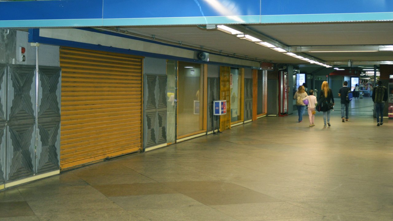 Tiendas cerradas en la estación de Atocha