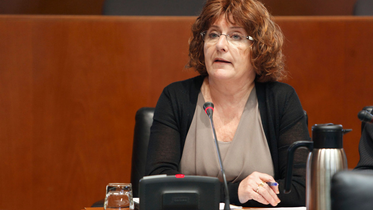 La consejera de Ciudadanía y Derechos Sociales del Gobierno de Aragón, María Victoria Broto en una Comisión de Sanidad, Bienestar Social y Familia