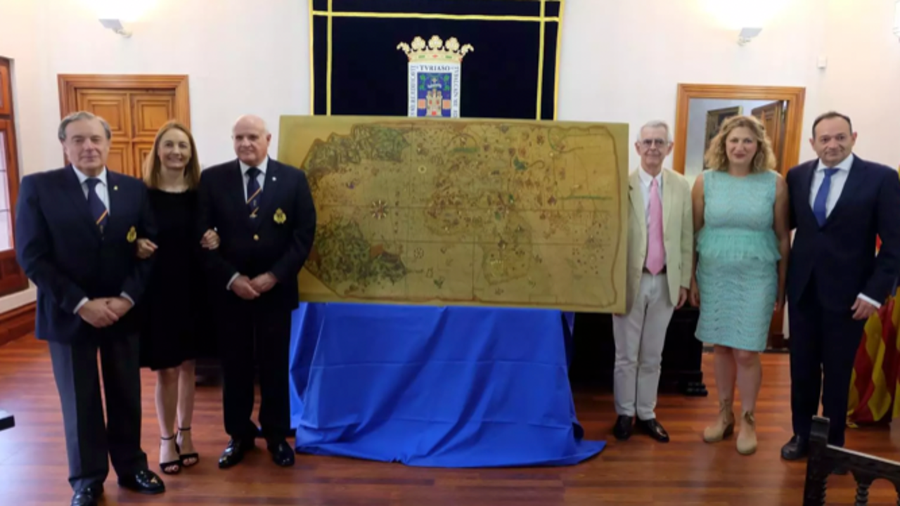 El Ayuntamiento de Tarazona luce la única copia manuscrita de la 'Carta Naval de Juan de la Cosa' en Aragón.