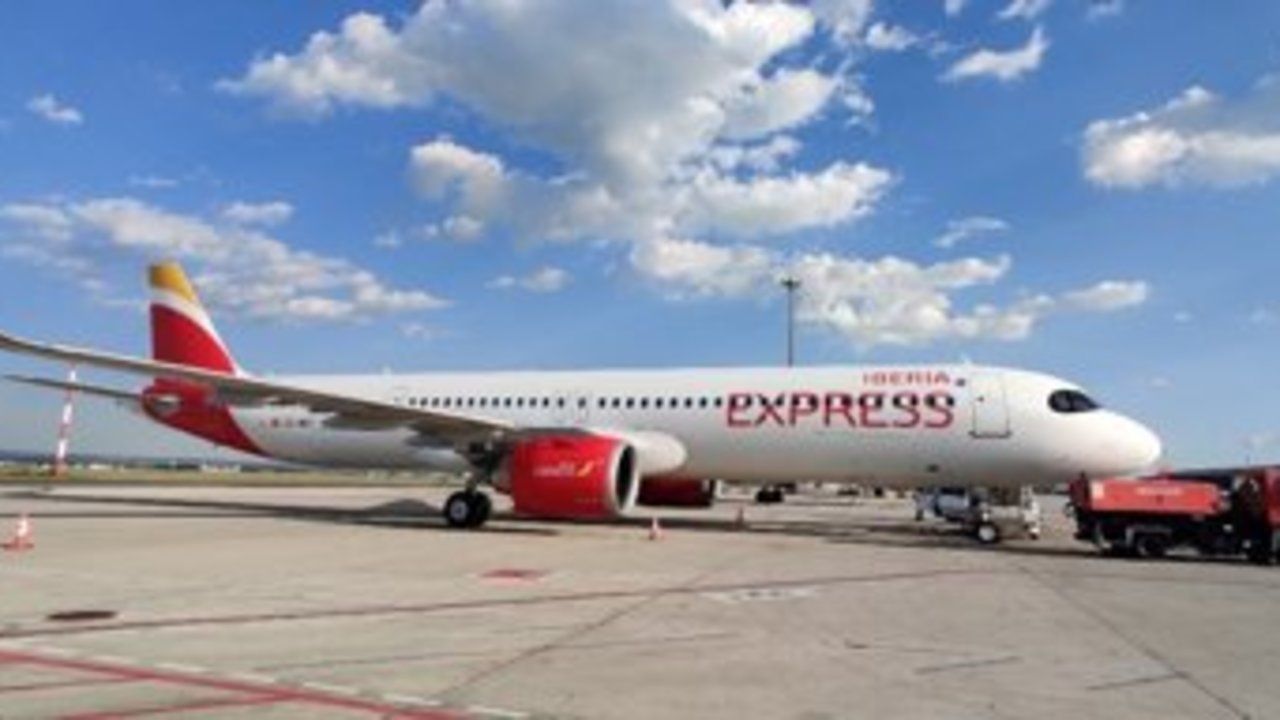 Avión de Iberia en las pistas del aeropuerto de Madrid. Foto: Europa Press.