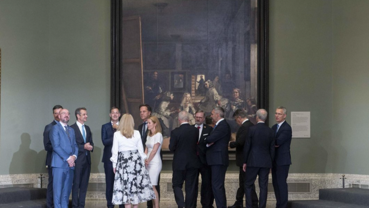 Los líderes de la OTAN y la UE, frente al cuadro de Las meninas en el Museo del Prado.
