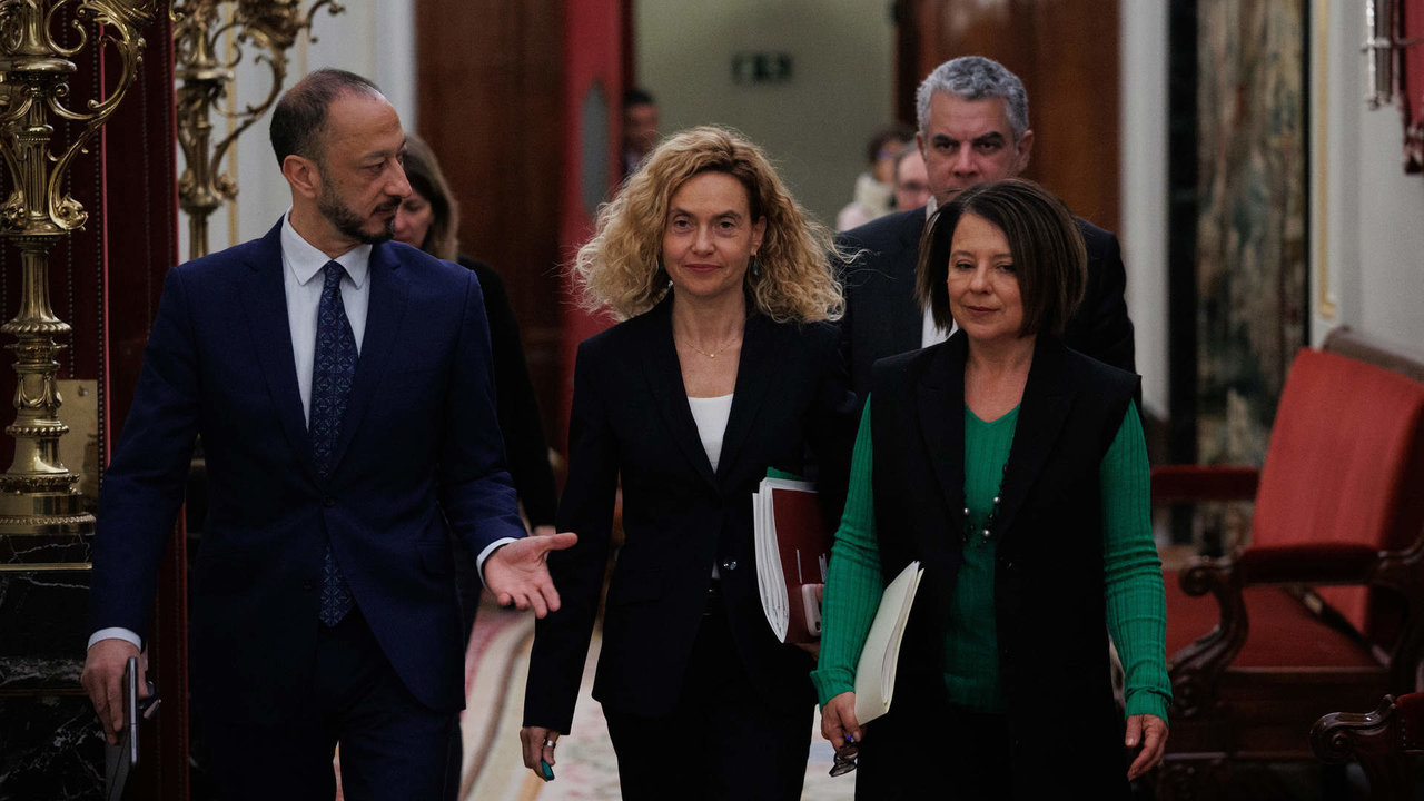 La presidenta del Congreso, Meritxell Batet, con los otros miembros del PSOE en la Mesa del Congreso. 