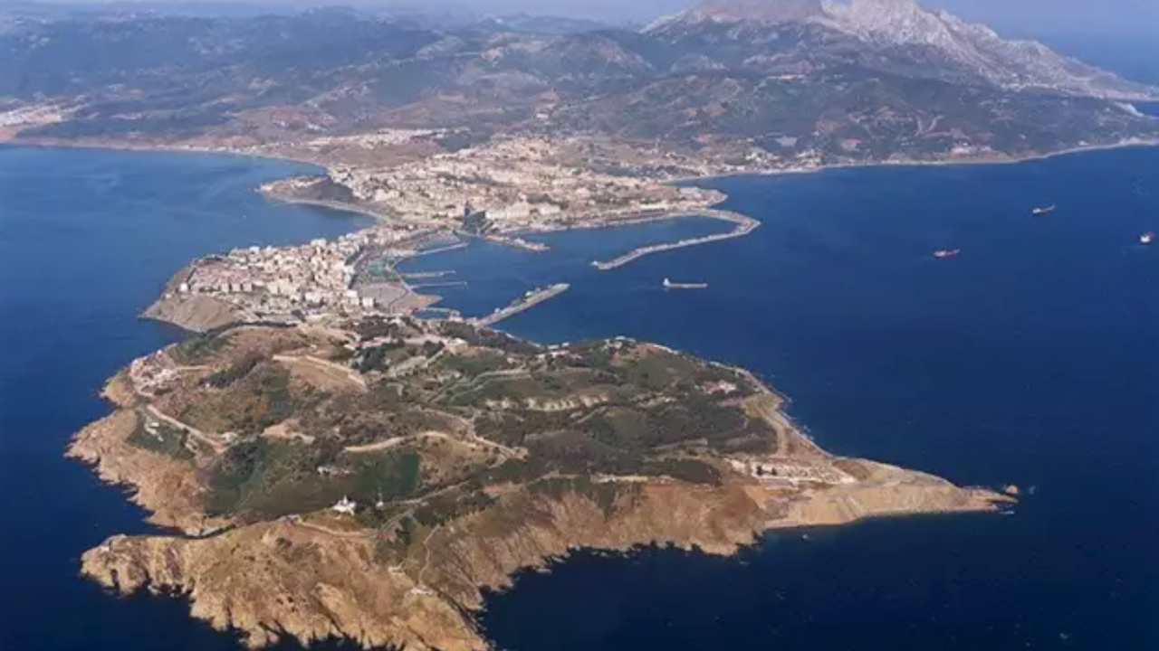 Archivo - Vista aérea de Ceuta, archivo.