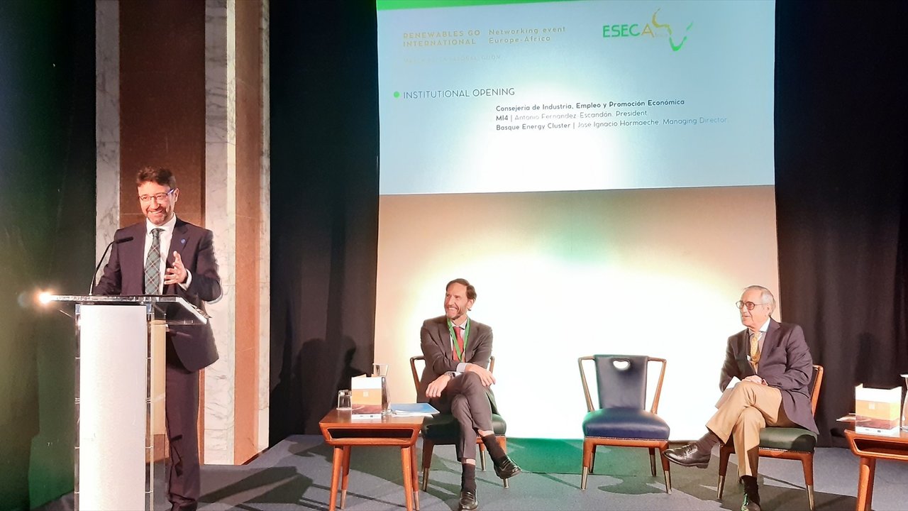 Intervención del consejero de Industria, Empleo y Promoción Económica del Principado, Enrique Fernández, en la jornada Renewables Go International, en Gijón.