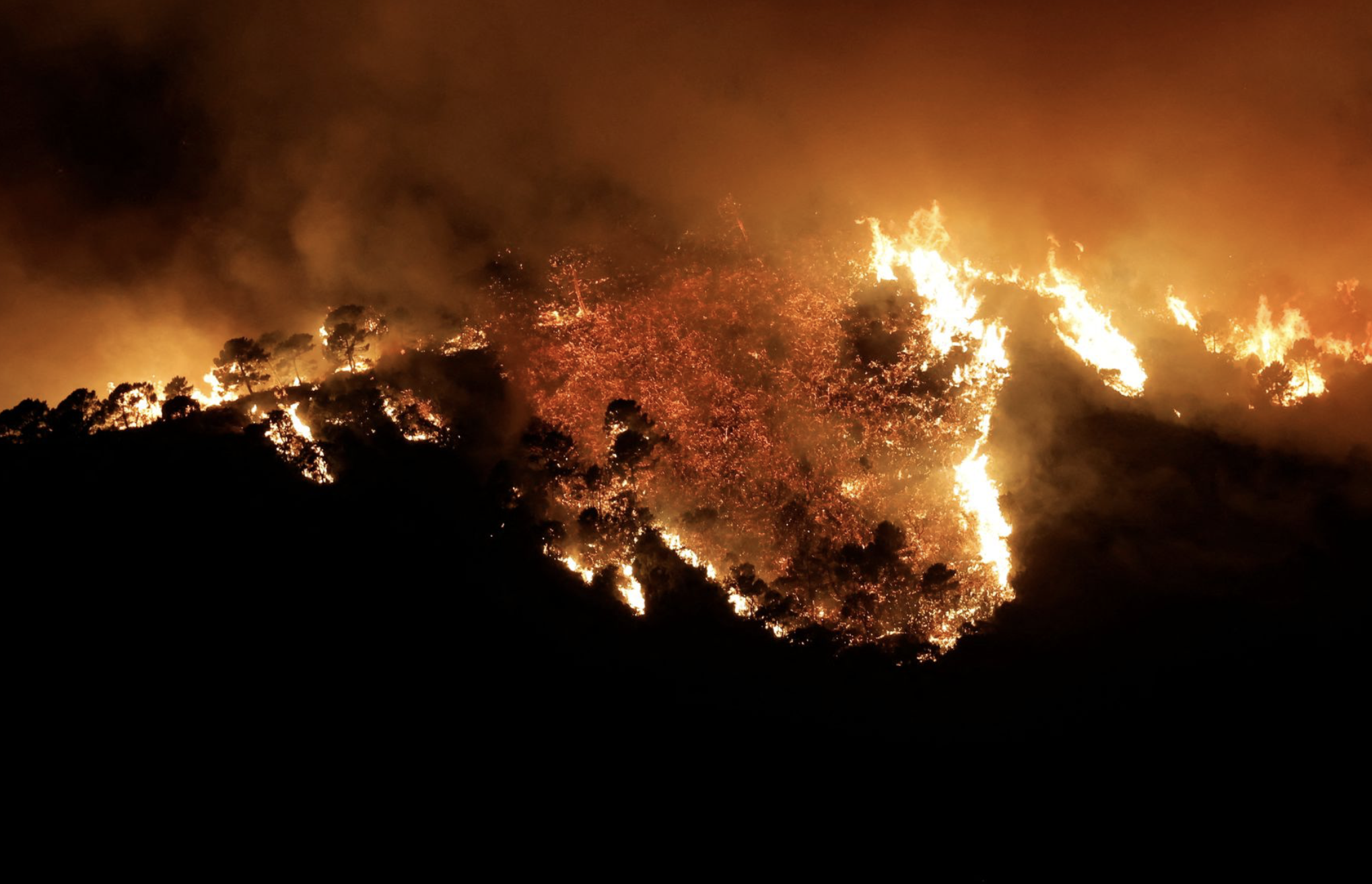 Лесные пожары в Испании. Світ у вогні. Пожар в Испании сегодня. Огнеборец Юг. Сильный жар ночью
