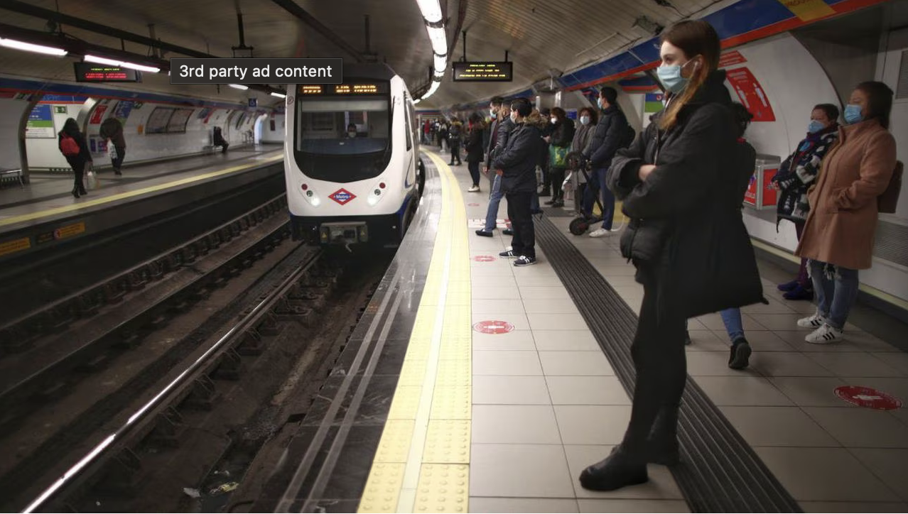 En 2023, los usuarios del transporte público en Madrid han disfrutado de una notable ventaja: un descuento introducido en el abono de transporte a principios de año.-