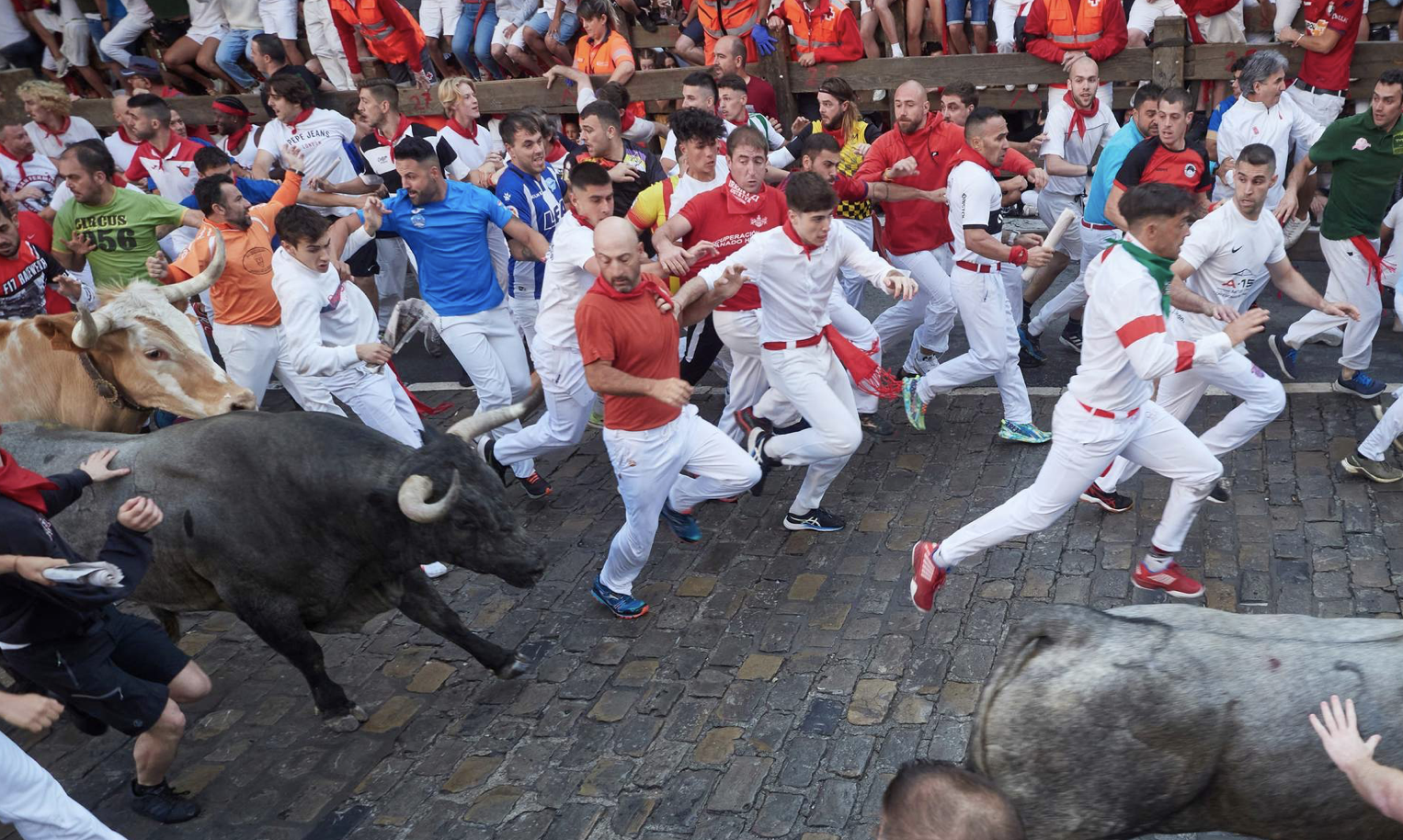 Un momento del segundo encierro de los Sanfermines de 2023 protagonizado por los toros de José Escolar Gil.
