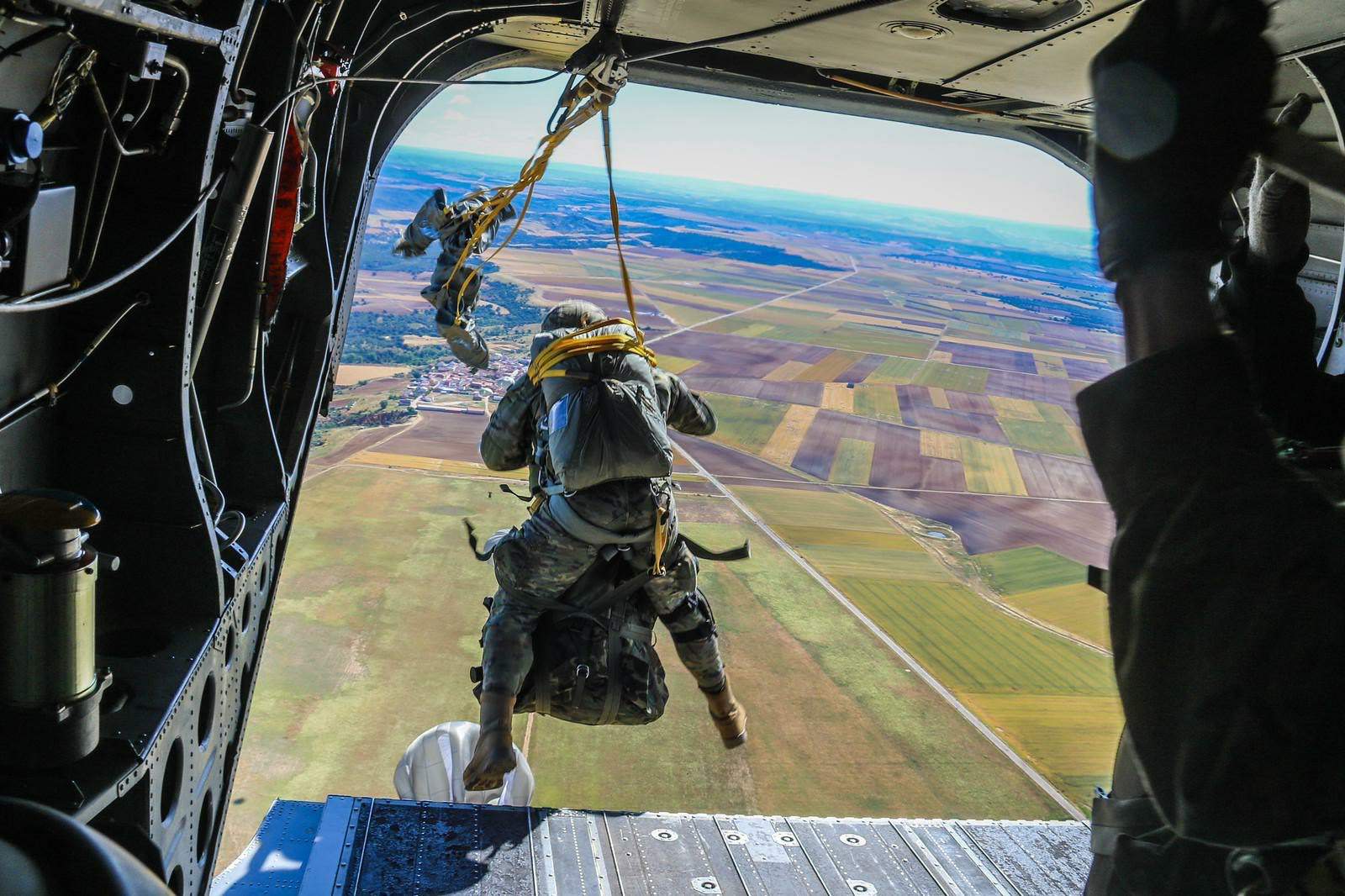 Imagen de archivo de un salto de la Brigada 'Almogávares' VI de Paracaidistas (Bripac) (Foto: Flickr Ejército de Tierra).