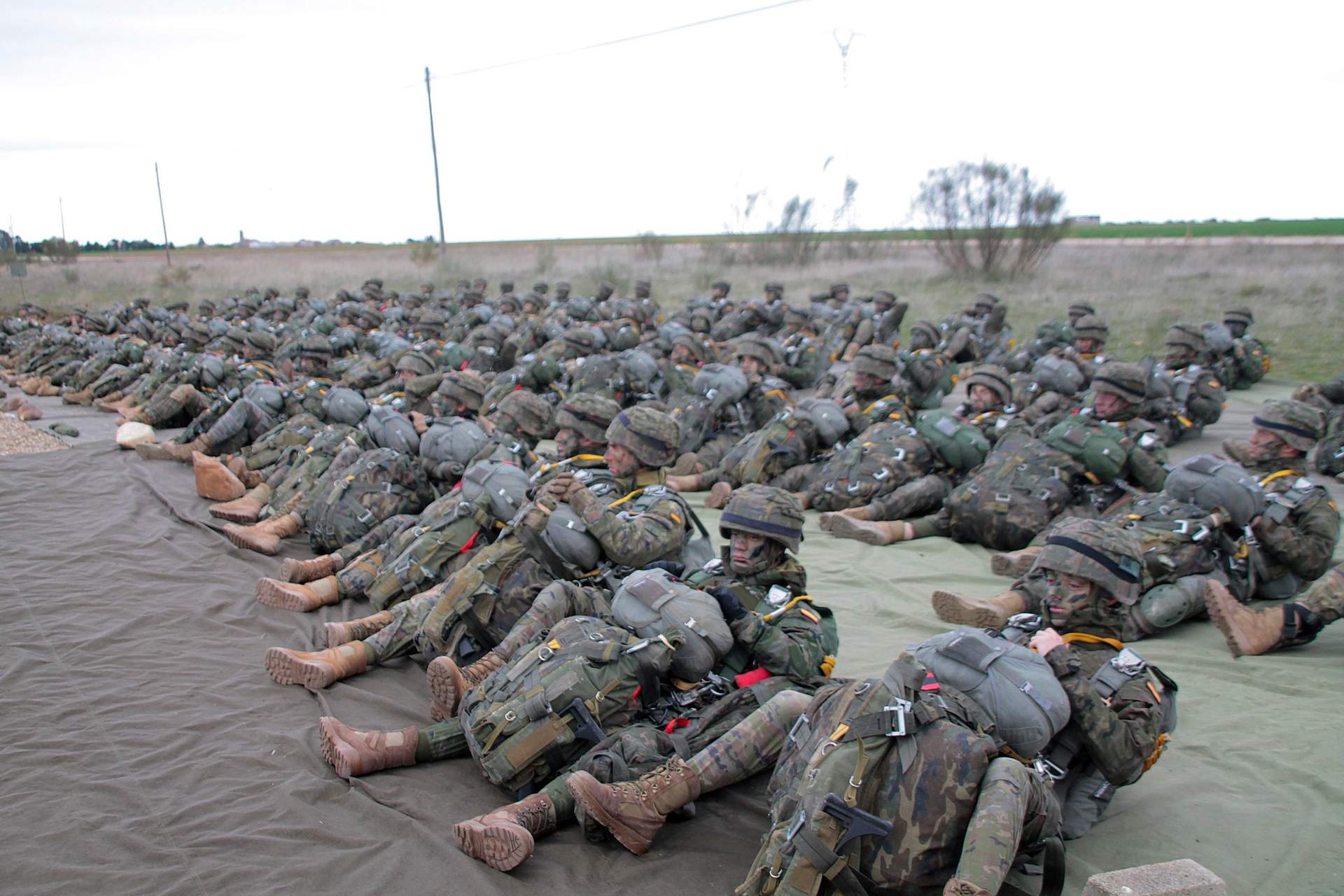 Militares de la Bripac, a la espera de un salto paracaidista (Foto: Flickr Ejército de Tierra).