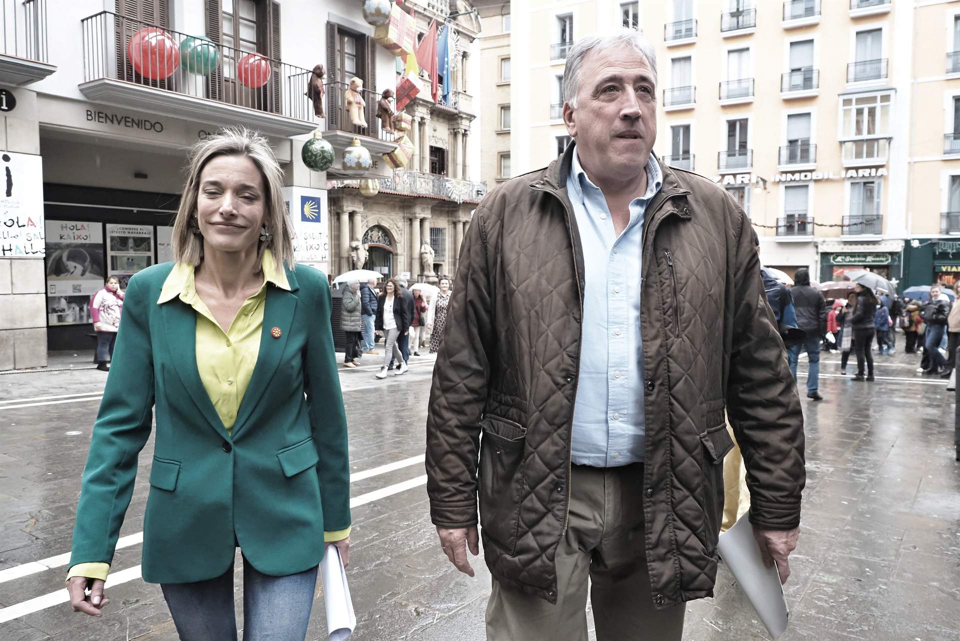 Joseba Asiron, concejal de EH Bildu en el Ayuntamiento de Pamplona, junto con Miren Zabaleta, coordinadora de EH Bildu en Navarra.