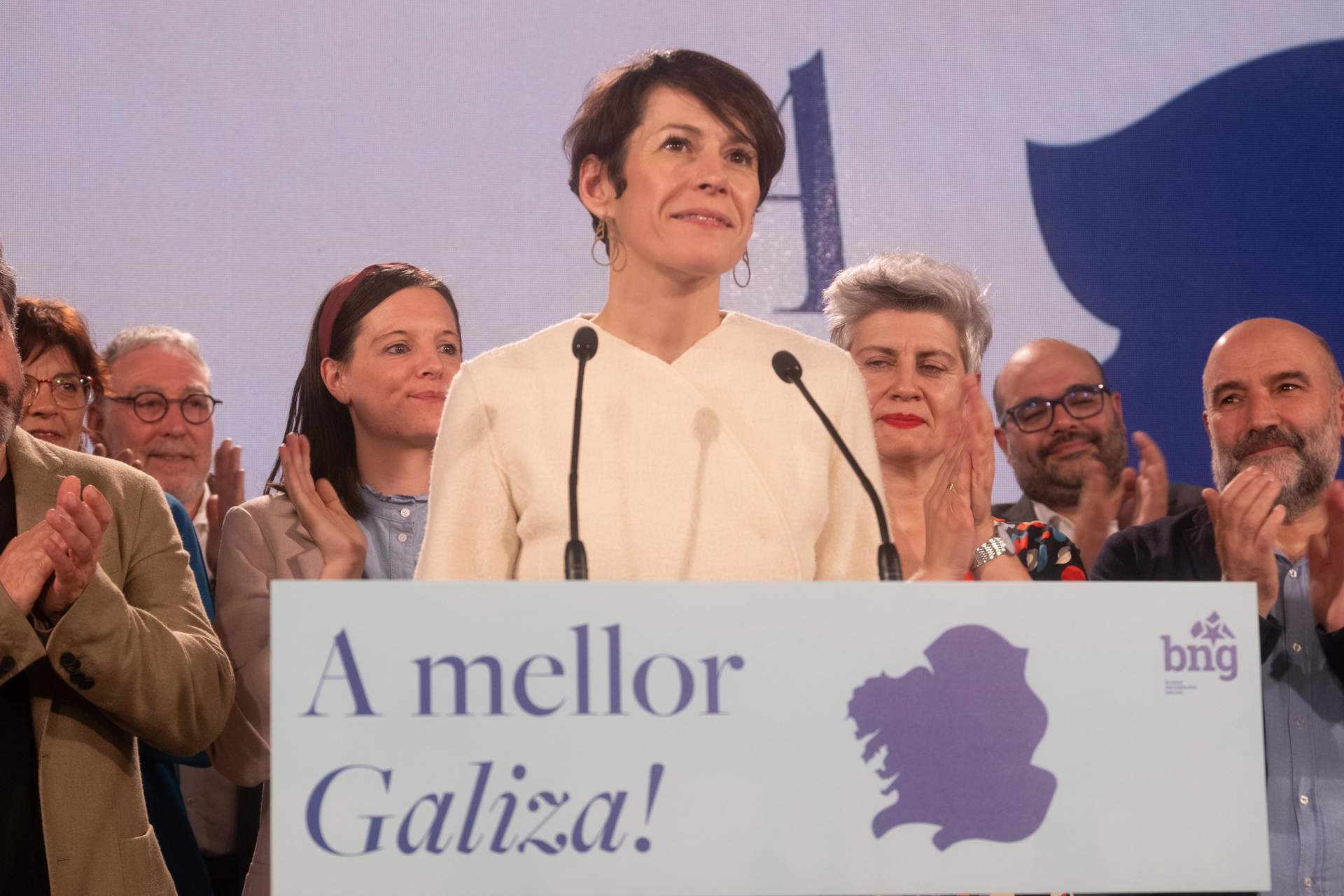 La candidata del Bloque Nacionalista Galego (BNG) a la presidencia de la Xunta, Ana Pontón, ofrece una rueda de prensa tras el seguimiento de la jornada electoral de los comicios autonómicos de Galicia, en el restaurante A Nave de Vidán.