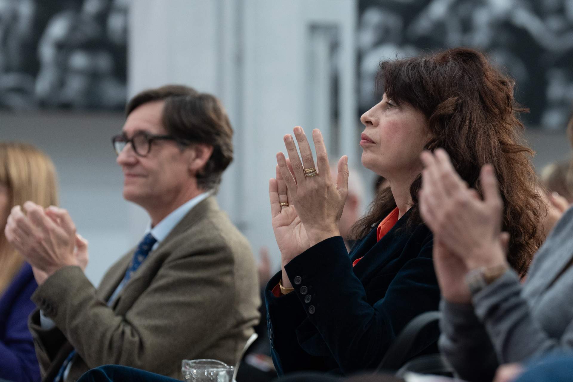 La ministra de Igualdad, Ana Redondo, y el primer secretario del PSC, Salvador Illa, durante la clausura de una jornada de la Fundación Rafael Campalans, a 23 de febrero de 2024, en Barcelona, Catalunya.
